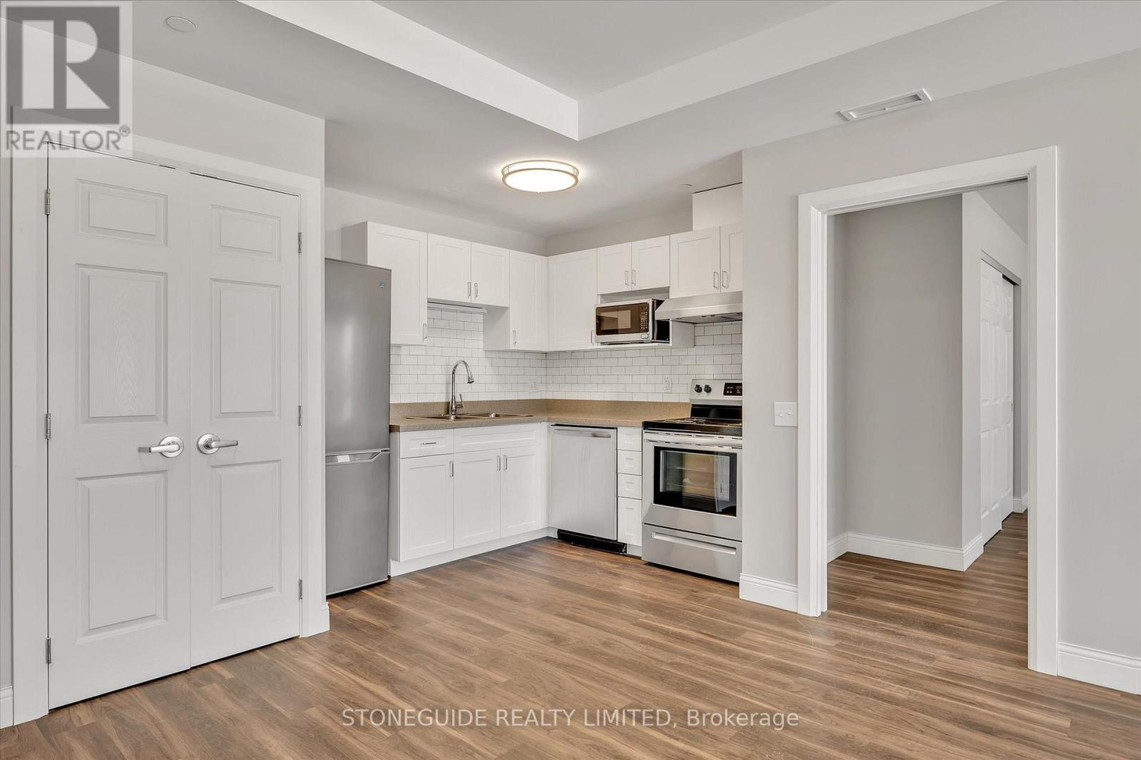 303 - 555 Bonaccord Street, Peterborough Central (North), Ontario  K9H 2X8 - Photo 12 - X12330805