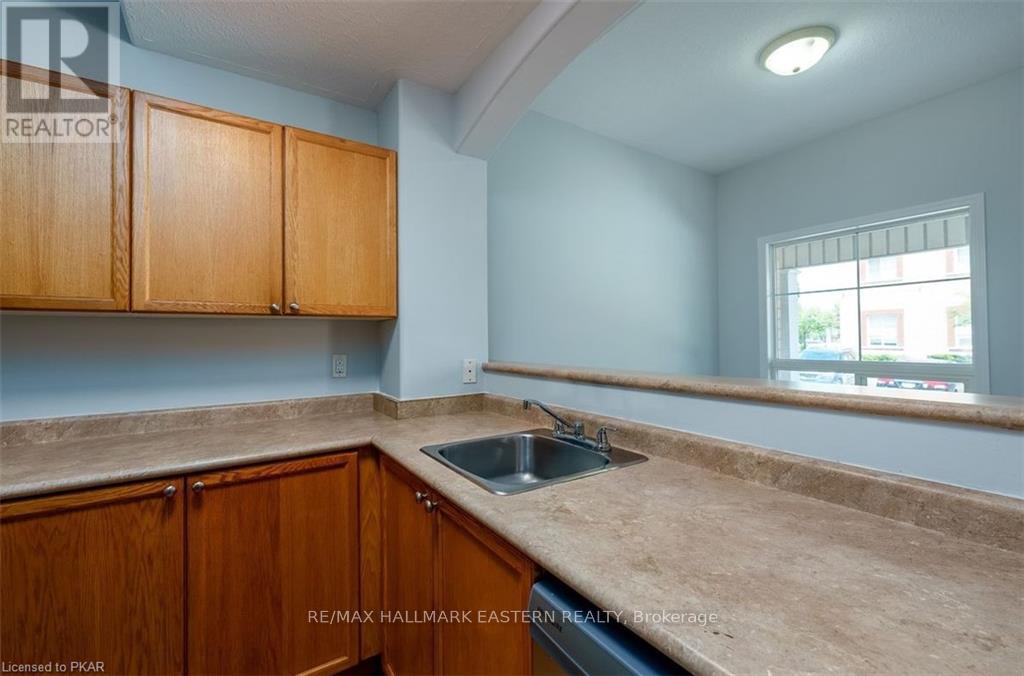 801 - 246 Spillsbury Drive, Peterborough West (South), Ontario  K9K 0A1 - Photo 2 - X12331045