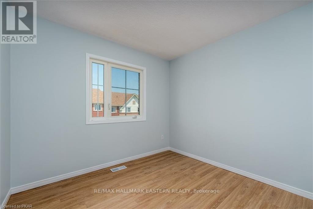 705 - 246 Spillsbury Drive, Peterborough West (South), Ontario  K9K 0A1 - Photo 5 - X12331052