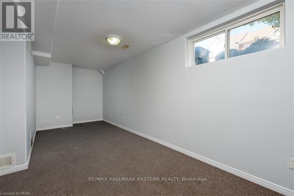 705 - 246 Spillsbury Drive, Peterborough West (South), Ontario  K9K 0A1 - Photo 9 - X12331052