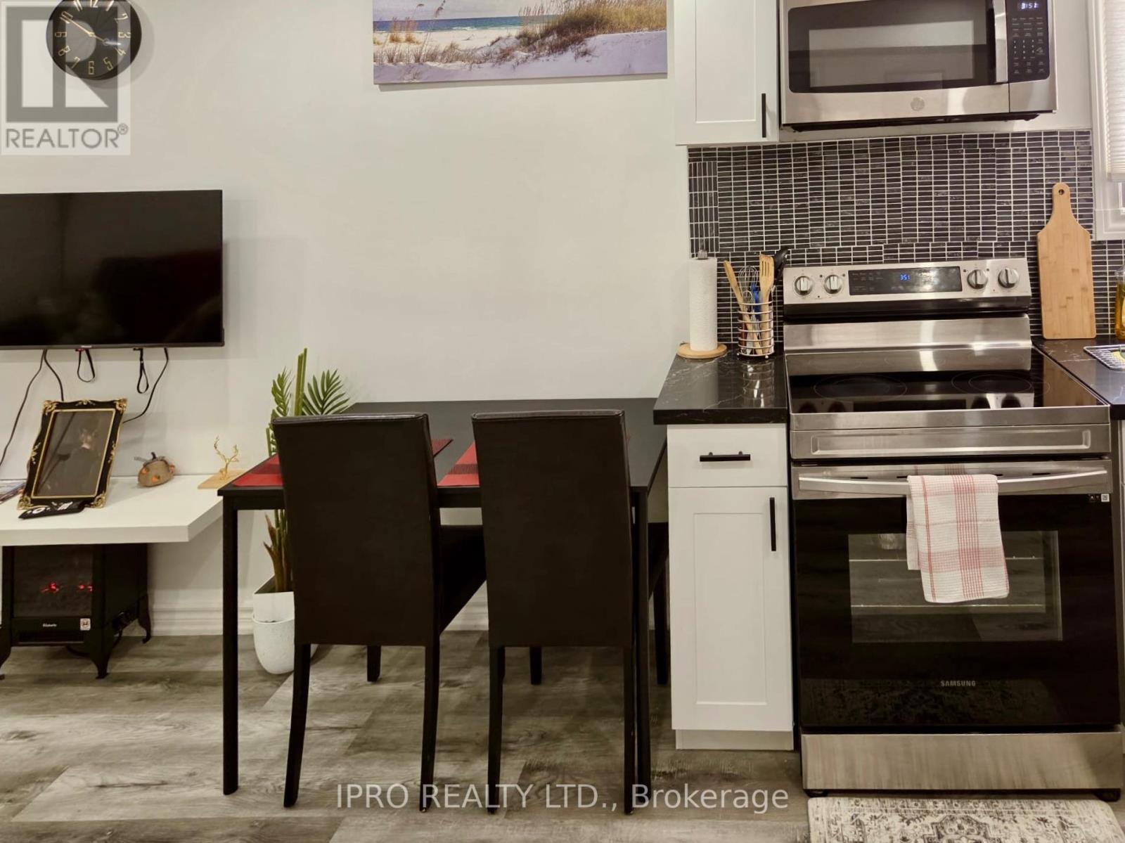 Apartment 1, Room 2 - 2586 Foxmeadow Road N, Peterborough East (South), Ontario  K9L 1X2 - Photo 4 - X12330894