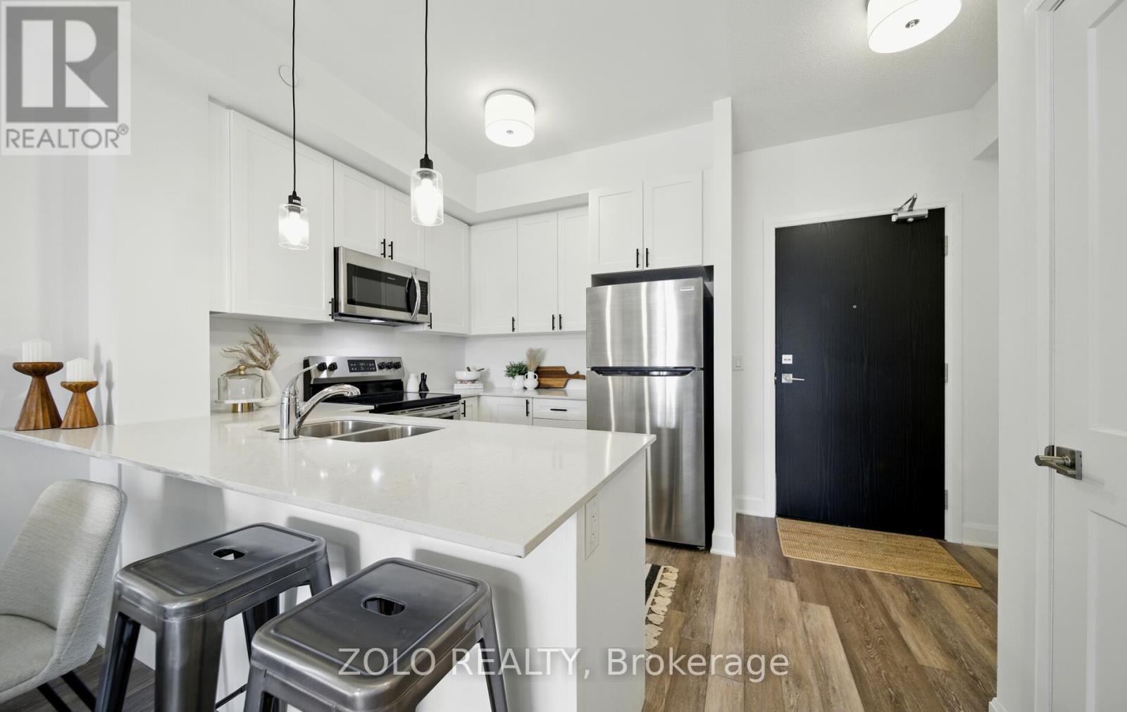 215 - 50 Lakebreeze Drive, Clarington (Newcastle), Ontario  L1B 0V9 - Photo 4 - E12330998