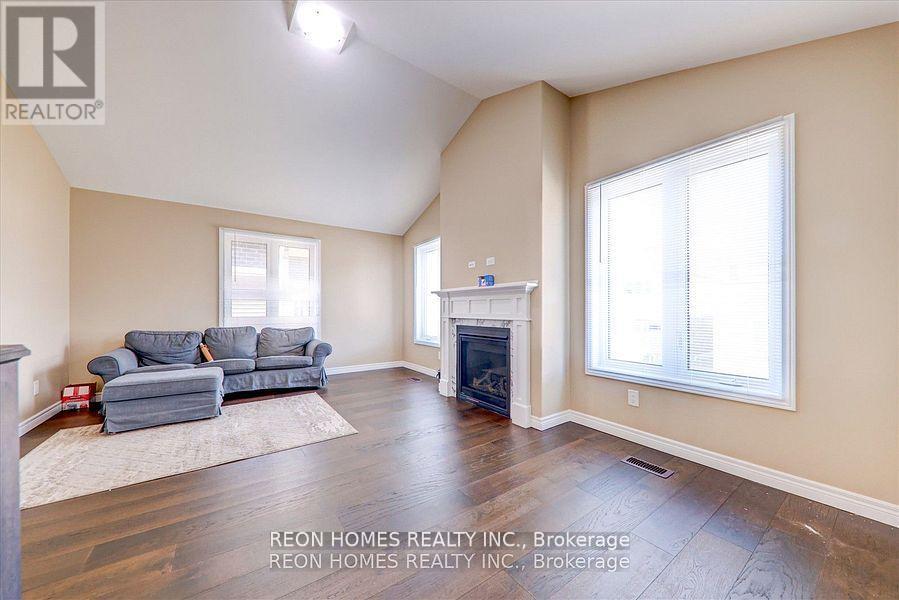 42 York Drive, Peterborough North (North), Ontario  K9H 5B9 - Photo 8 - X12330951