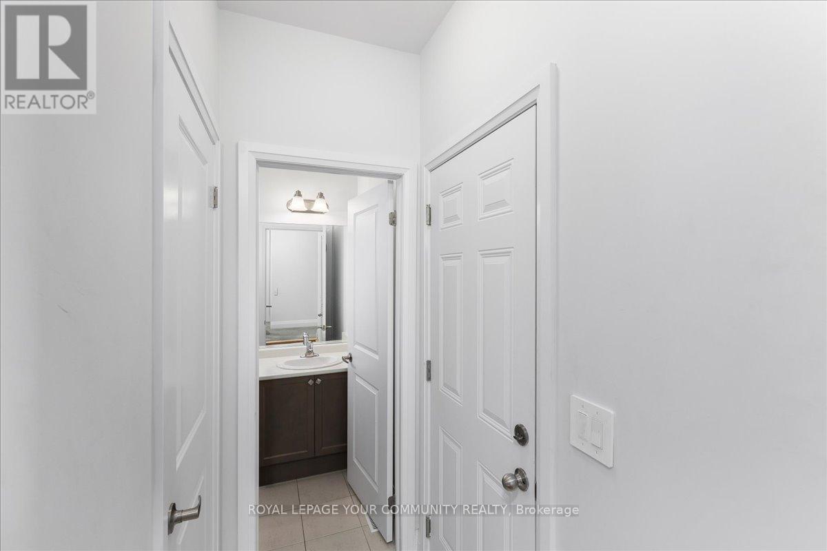 134 Corley Street, Kawartha Lakes (Lindsay), Ontario  K9V 0R4 - Photo 5 - X12331266