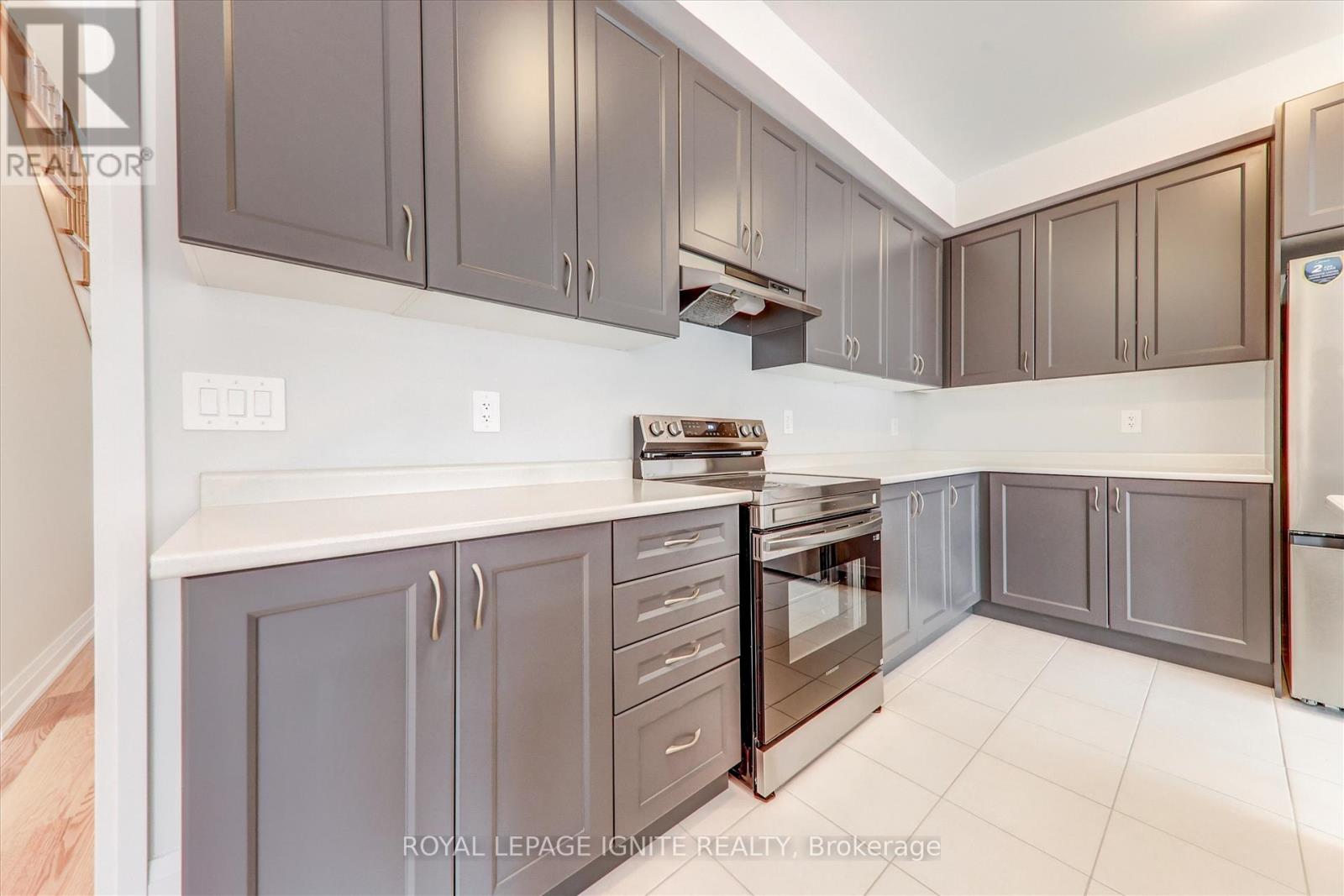 61 Butler Boulevard, Kawartha Lakes (Lindsay), Ontario  K9V 0S2 - Photo 12 - X12331602