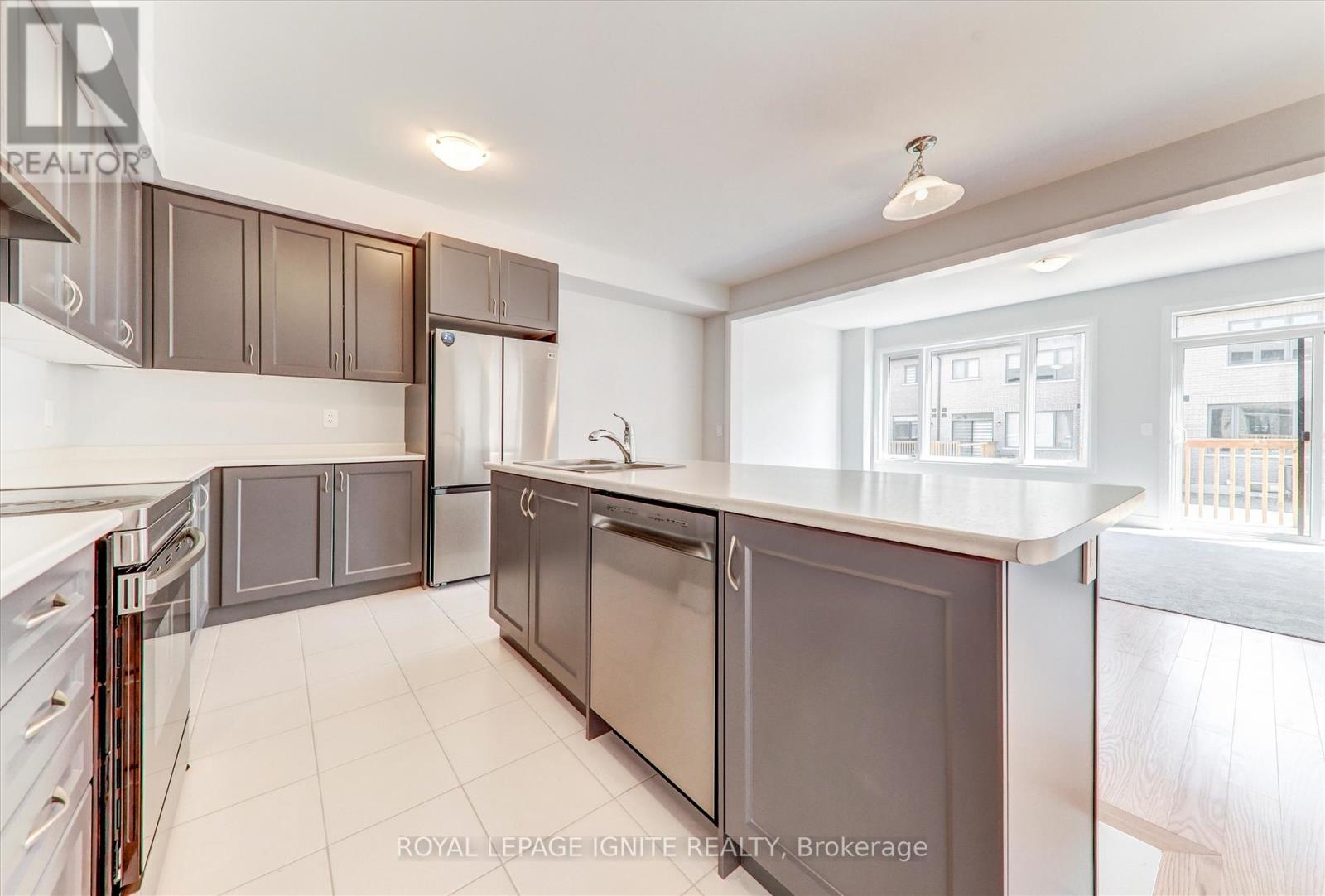 61 Butler Boulevard, Kawartha Lakes (Lindsay), Ontario  K9V 0S2 - Photo 13 - X12331602