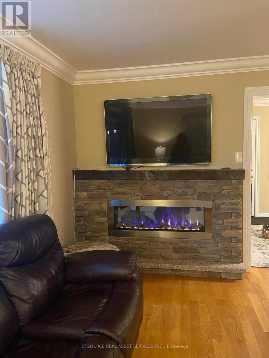 14 Montague Court, Peterborough West (Central), Ontario  K9J 7S1 - Photo 13 - X12331751