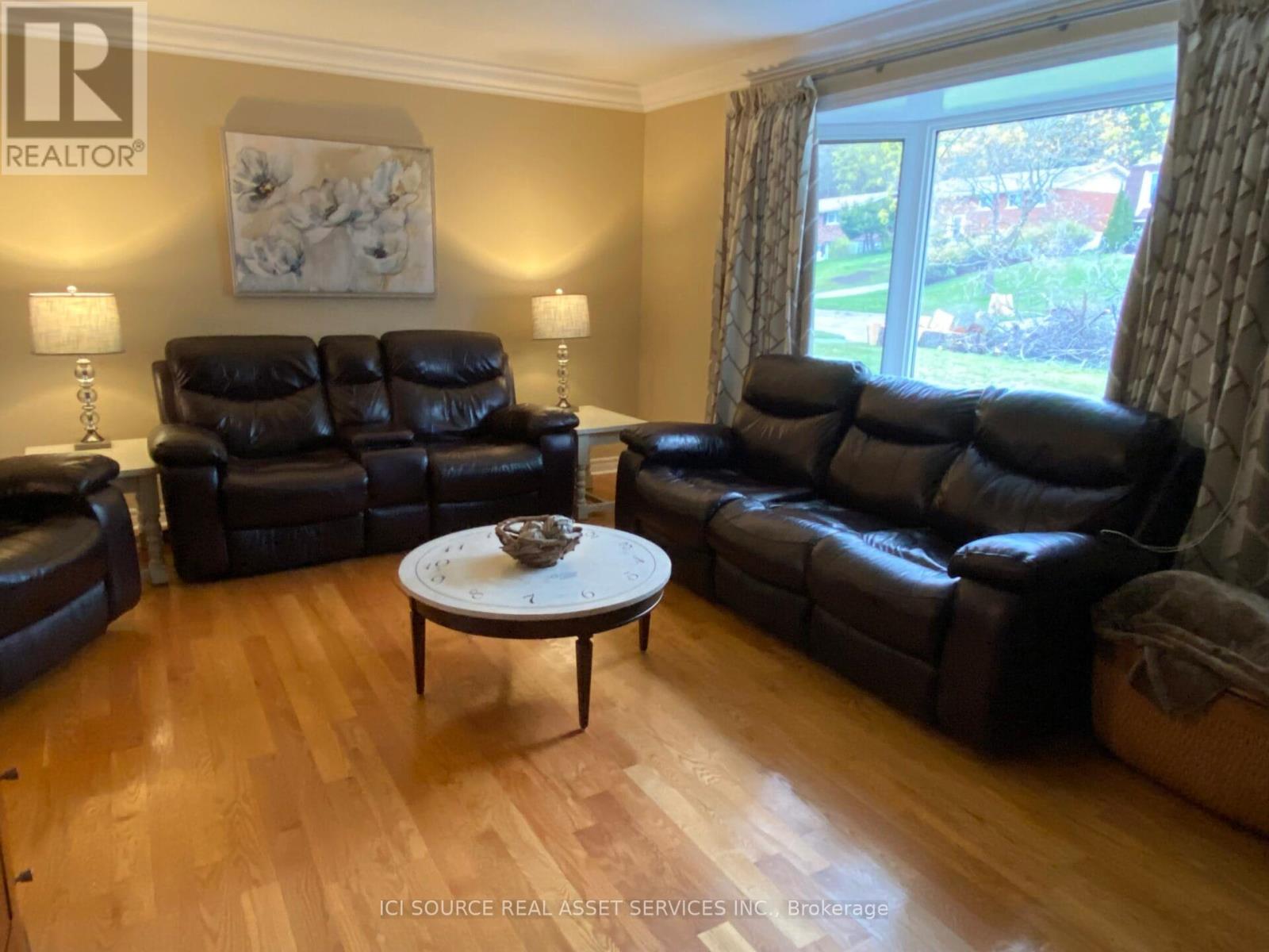 14 Montague Court, Peterborough West (Central), Ontario  K9J 7S1 - Photo 15 - X12331751