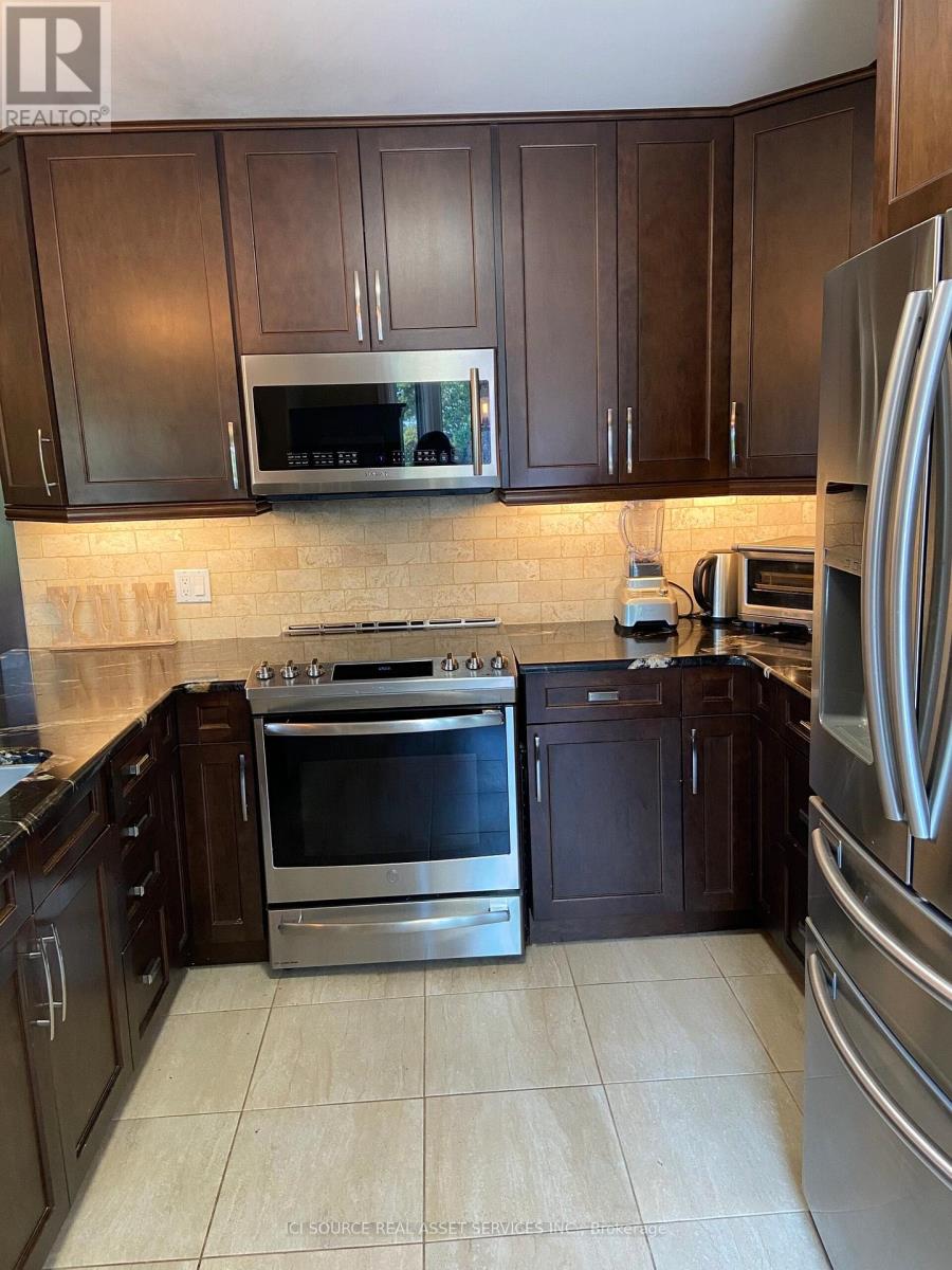 14 Montague Court, Peterborough West (Central), Ontario  K9J 7S1 - Photo 19 - X12331751