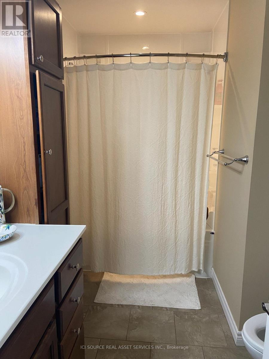 14 Montague Court, Peterborough West (Central), Ontario  K9J 7S1 - Photo 24 - X12331751