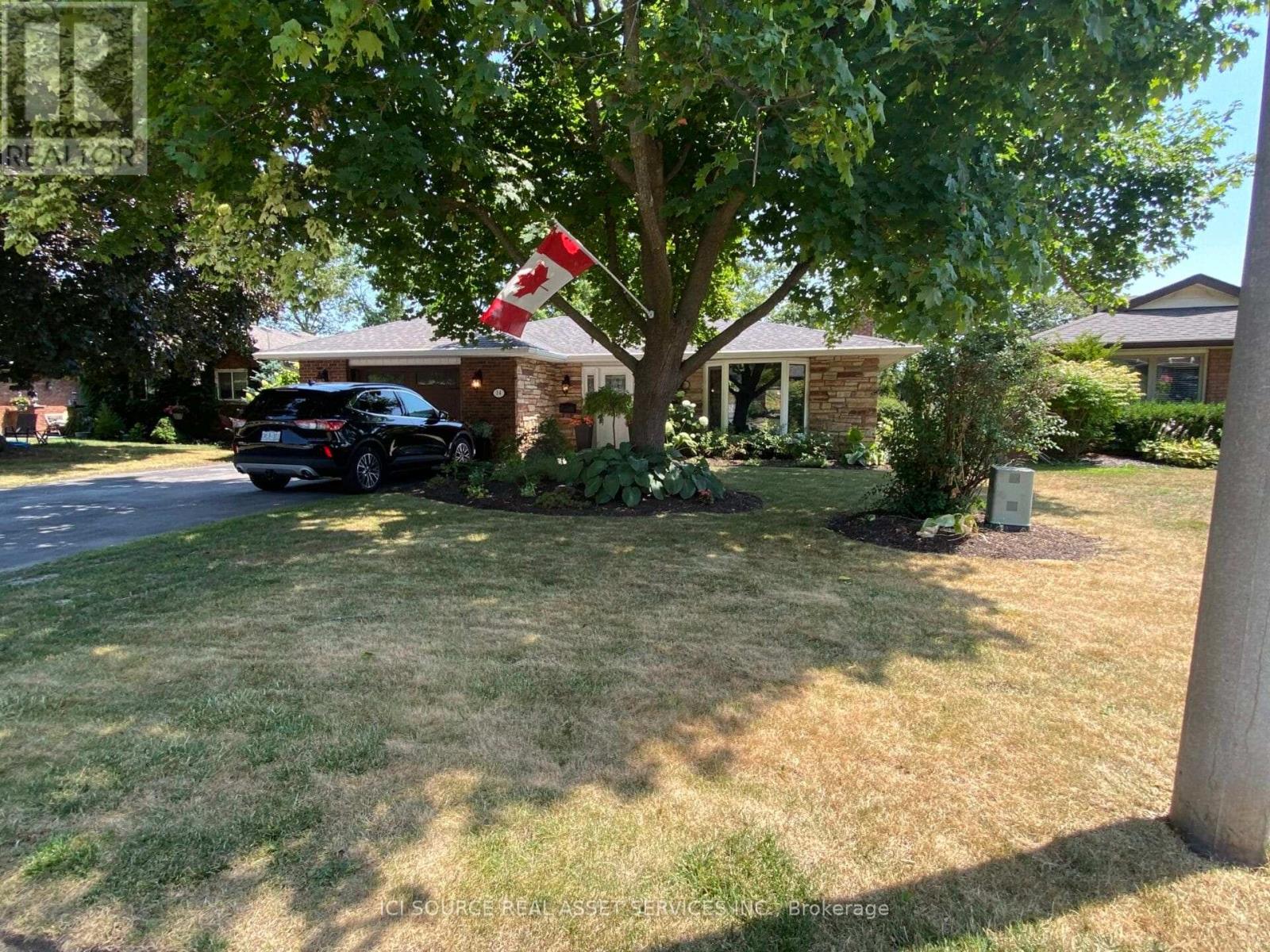 14 Montague Court, Peterborough West (Central), Ontario  K9J 7S1 - Photo 7 - X12331751