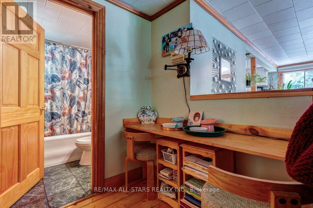 6 Leisure Lane, Kawartha Lakes (Lindsay), Ontario  K9V 4R1 - Photo 11 - X12332599