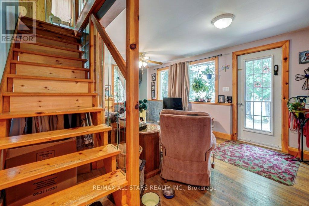 6 Leisure Lane, Kawartha Lakes (Lindsay), Ontario  K9V 4R1 - Photo 16 - X12332599