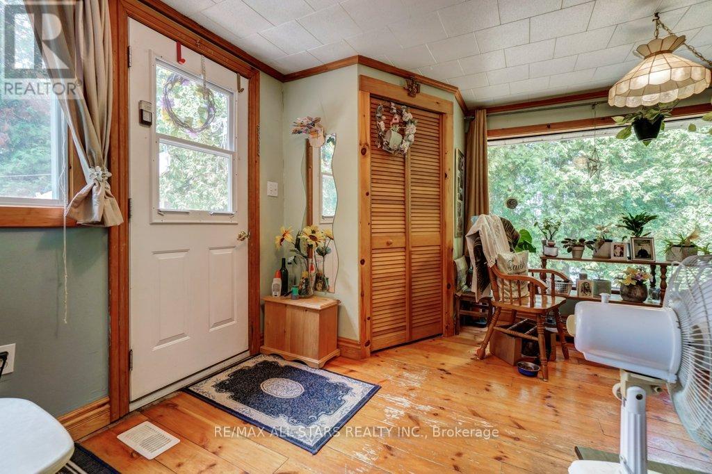 6 Leisure Lane, Kawartha Lakes (Lindsay), Ontario  K9V 4R1 - Photo 7 - X12332599