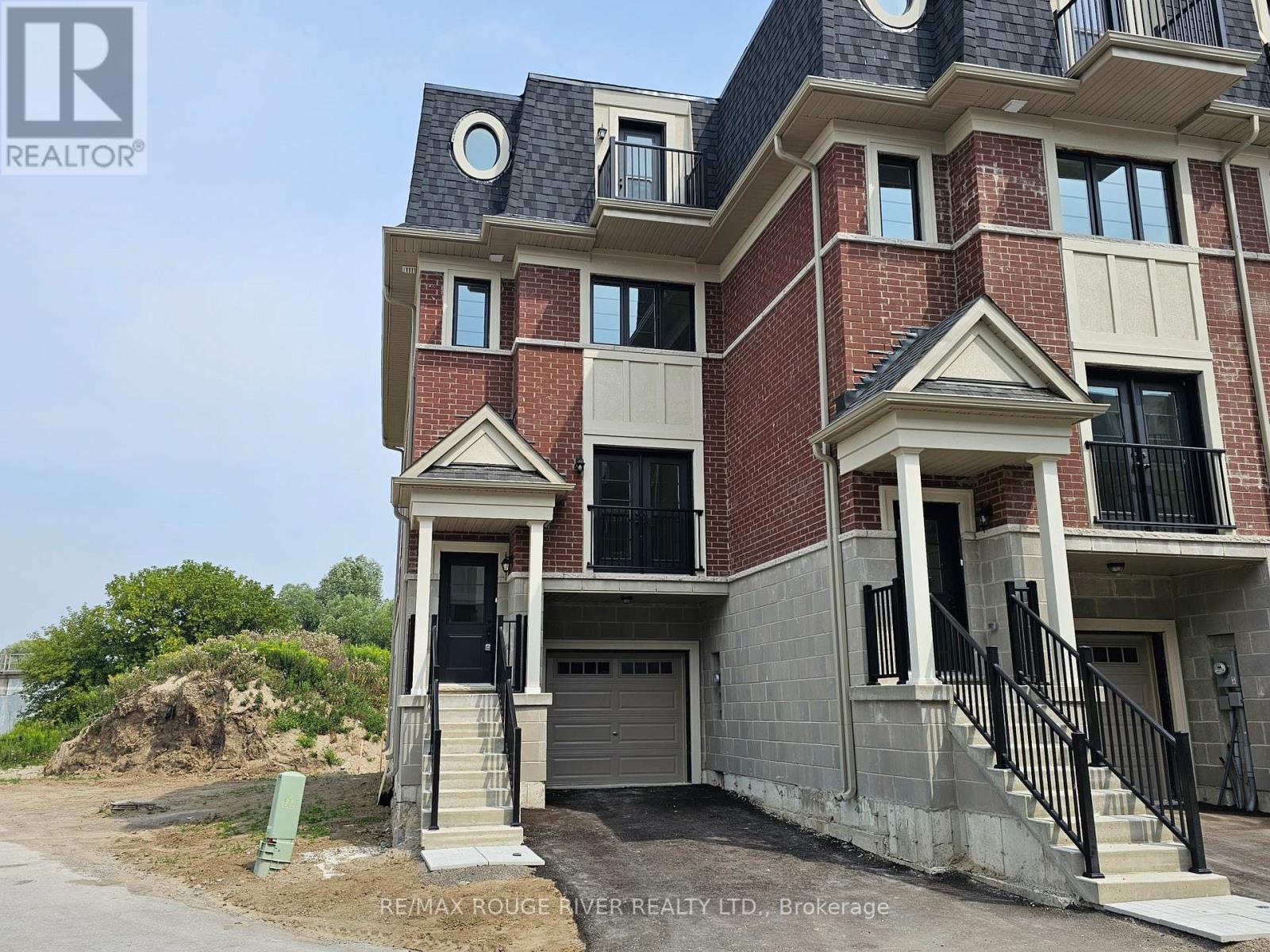 10 MARRET LANE, clarington (newcastle), Ontario