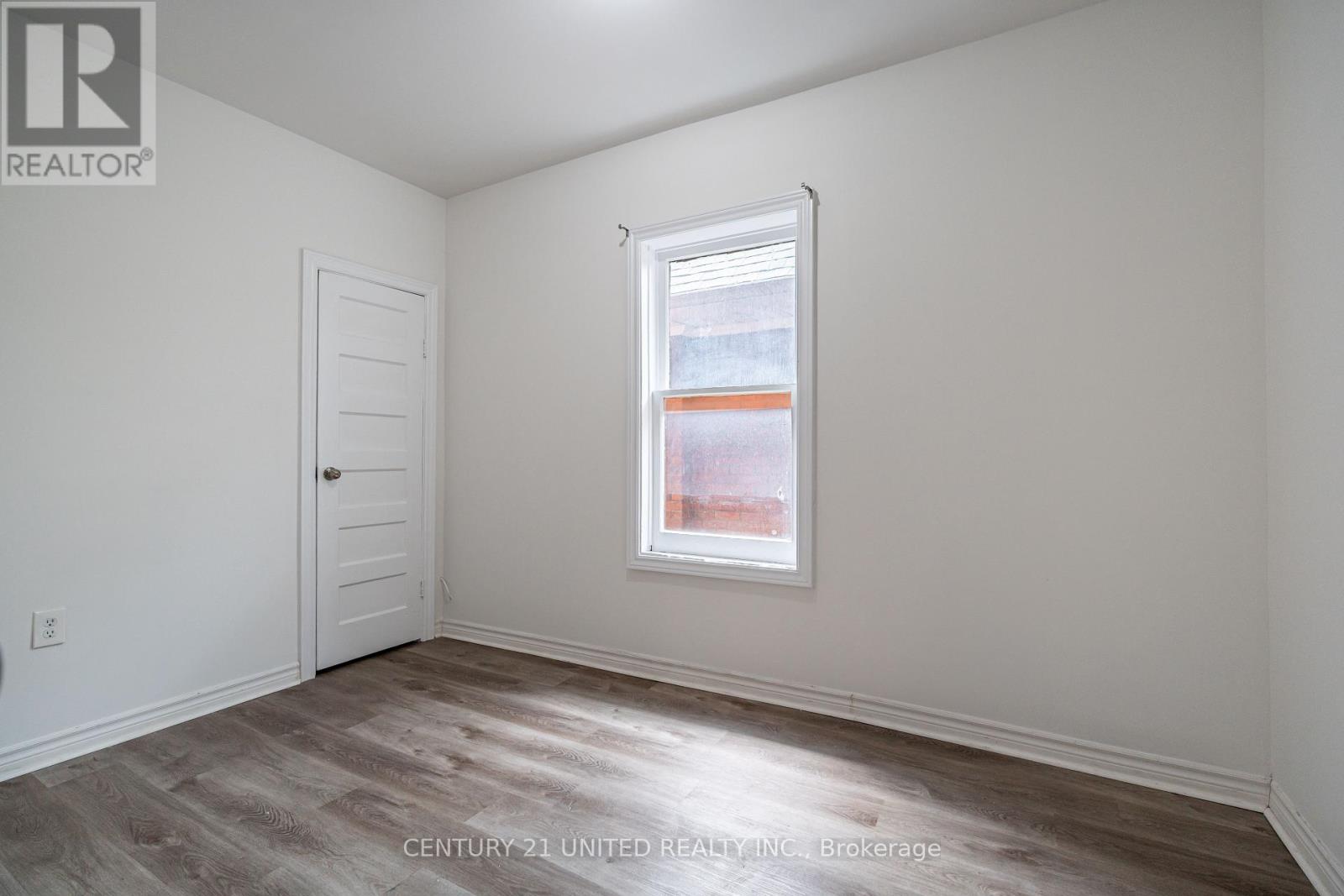 276 Dalhousie Street, Peterborough Central (South), Ontario  K9J 2M4 - Photo 10 - X12332772