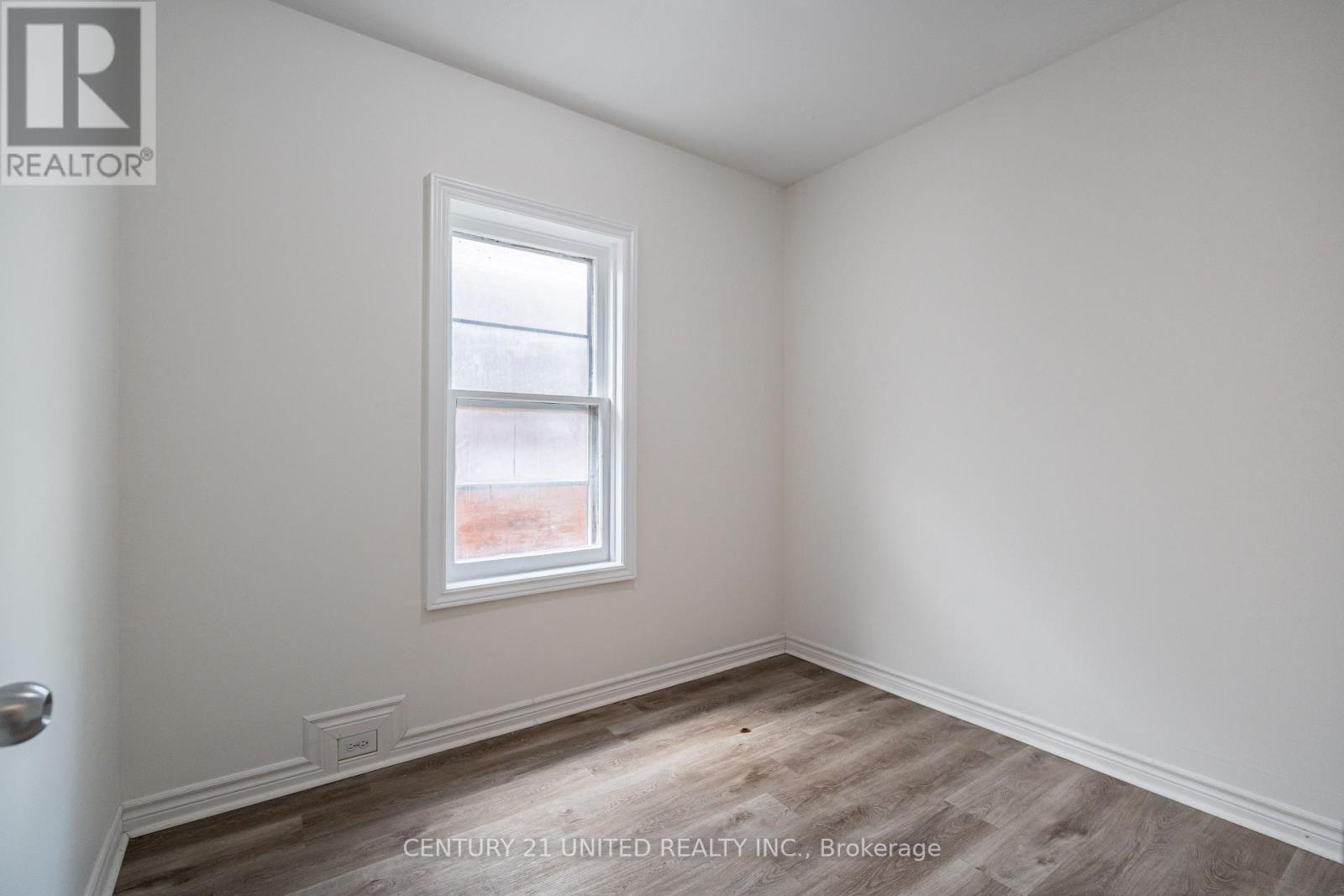 276 Dalhousie Street, Peterborough Central (South), Ontario  K9J 2M4 - Photo 12 - X12332772