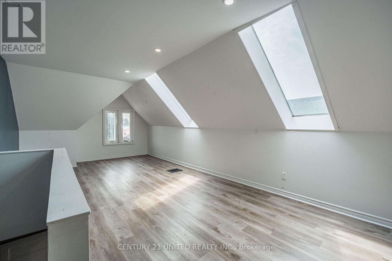 276 Dalhousie Street, Peterborough Central (South), Ontario  K9J 2M4 - Photo 14 - X12332772