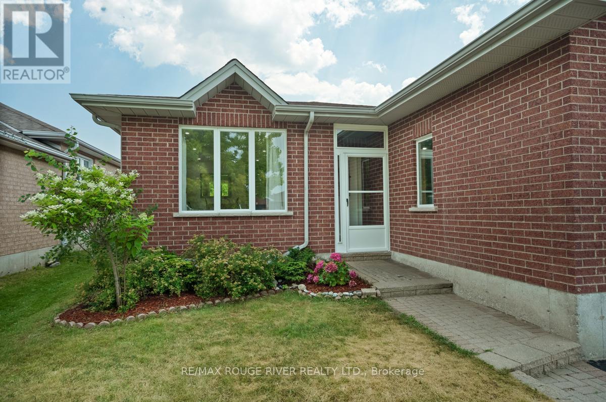 333 Mary Street W, Kawartha Lakes (Lindsay), Ontario  K9V 5X5 - Photo 2 - X12333469