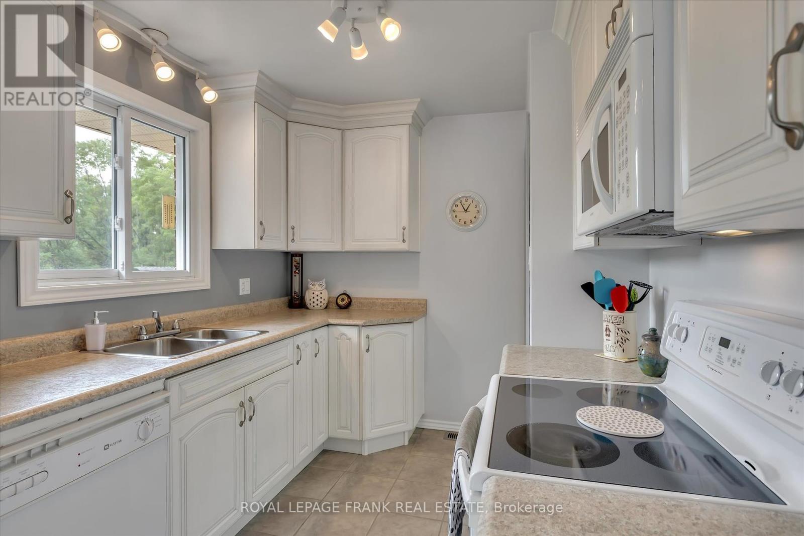 419 South Beach Road, Douro-Dummer, Ontario  K0L 2H0 - Photo 10 - X12333780