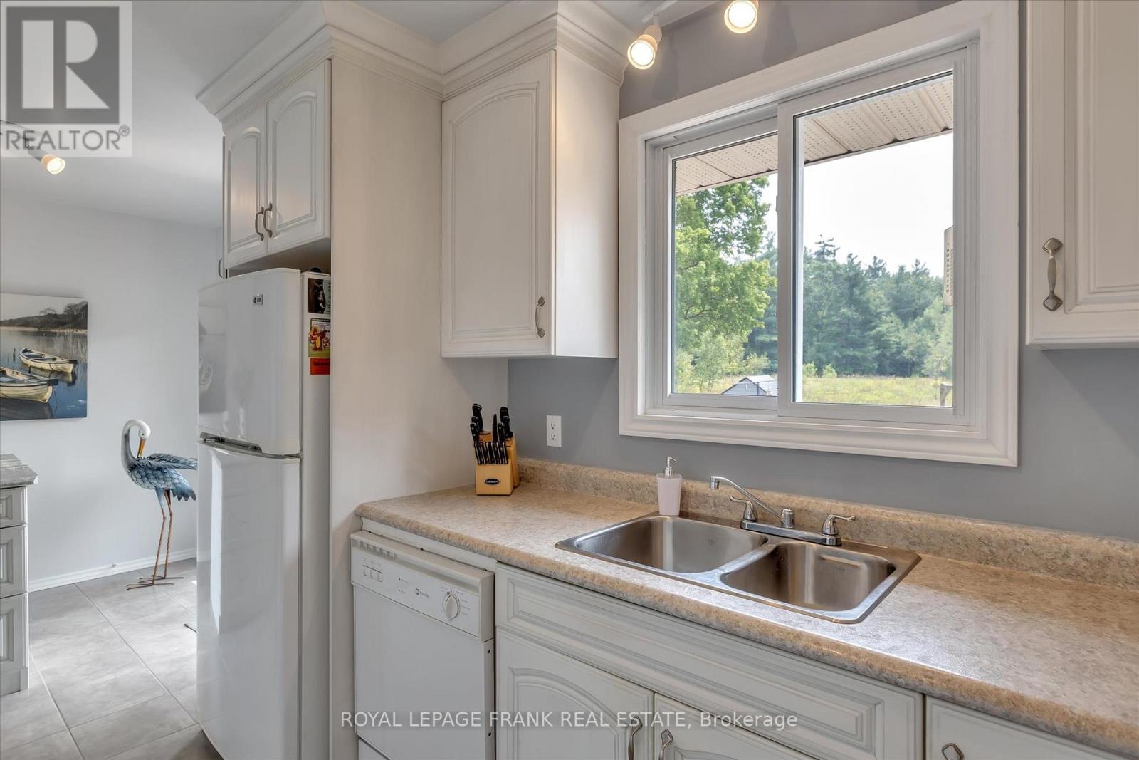 419 South Beach Road, Douro-Dummer, Ontario  K0L 2H0 - Photo 12 - X12333780