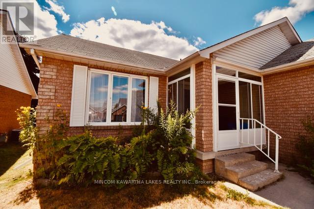 1528 Glenforest Crescent, Peterborough West (North), Ontario  K9K 2J2 - Photo 4 - X12333903
