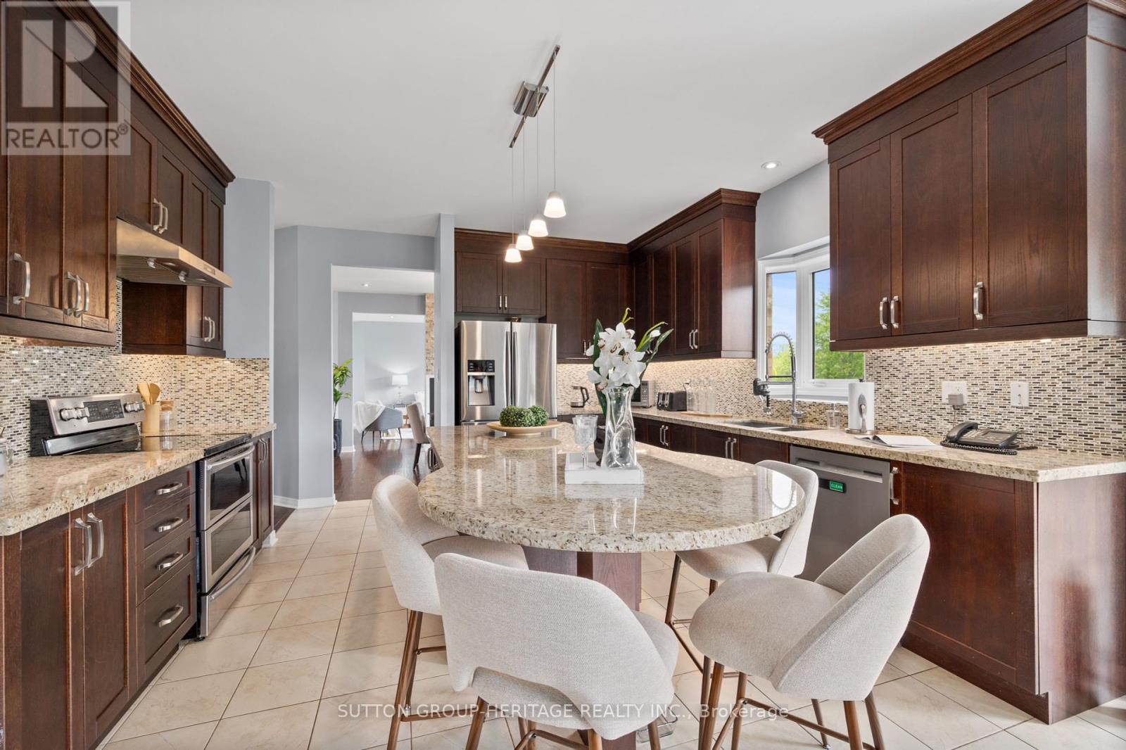 61 Songbird Crescent, Kawartha Lakes (Ops), Ontario  K9V 0A9 - Photo 12 - X12333896