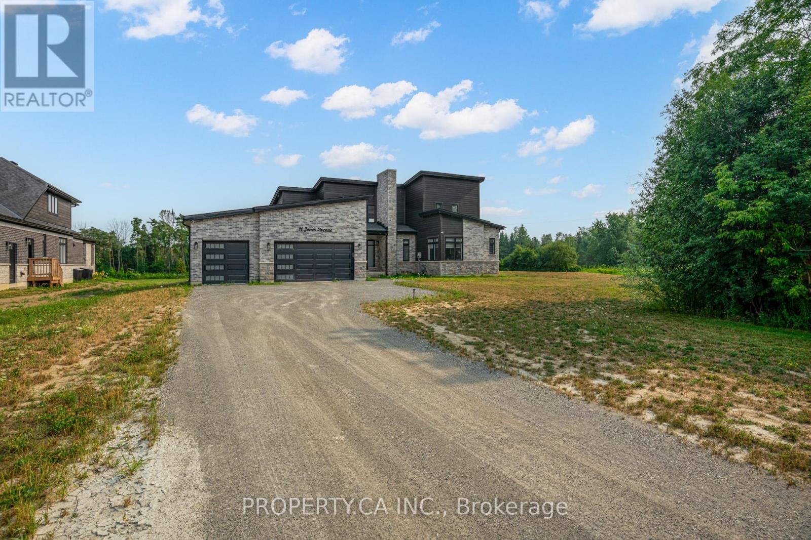 11 JONES AVENUE, clarington (bowmanville), Ontario