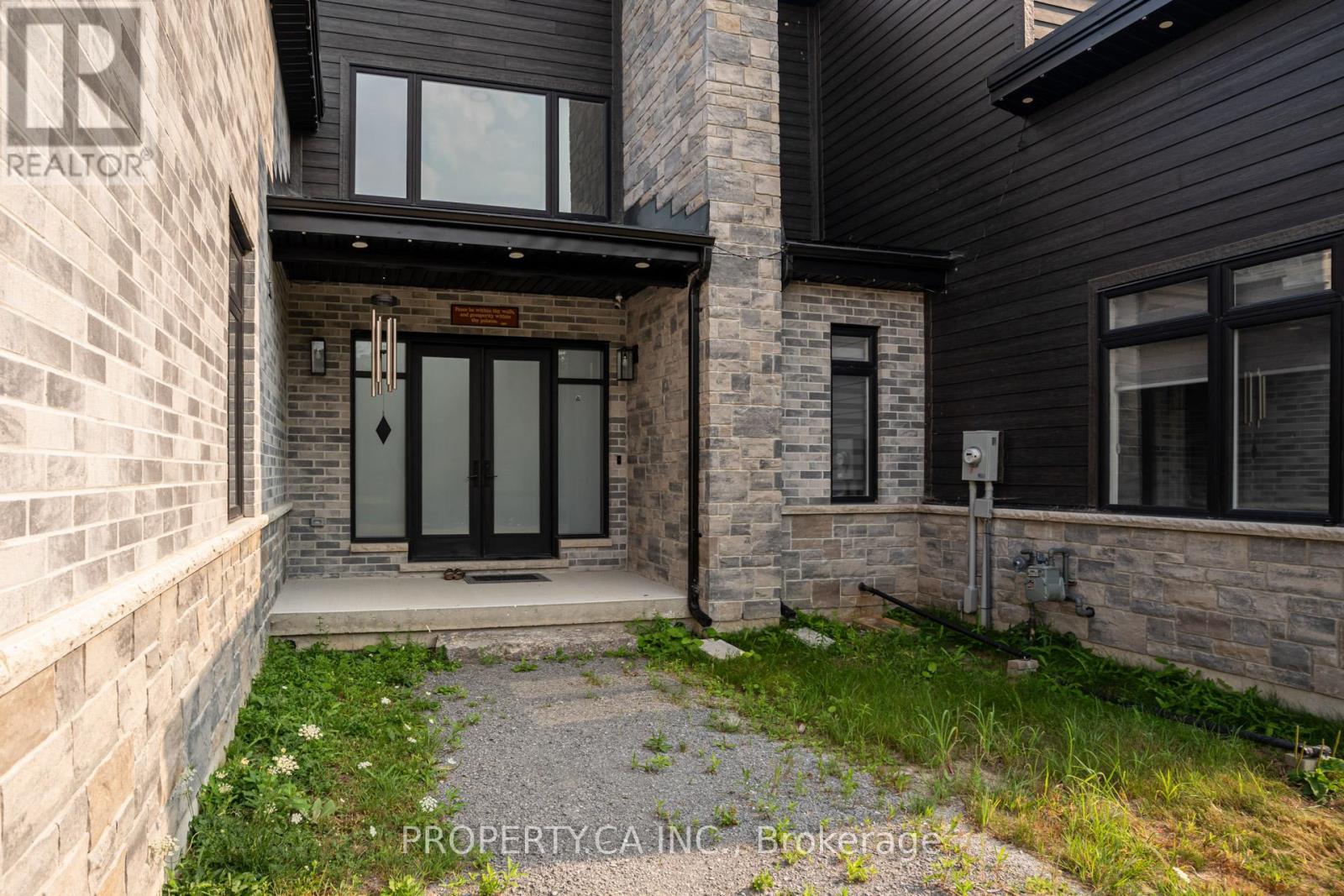 11 Jones Avenue, Clarington (Bowmanville), Ontario  L0A 1J0 - Photo 3 - E12334015