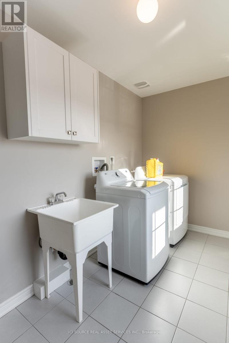 648 Lemay Grove, Peterborough North (North), Ontario  K9K 0G9 - Photo 2 - X12336331