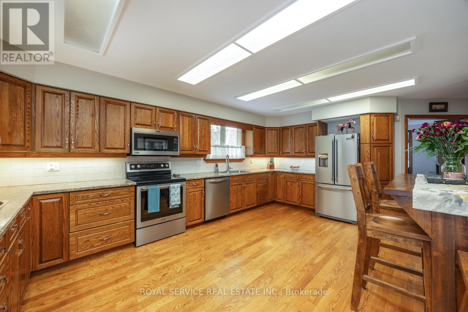 1664 Waddell Avenue, Peterborough West (South), Ontario  K9K 2G8 - Photo 13 - X12336392
