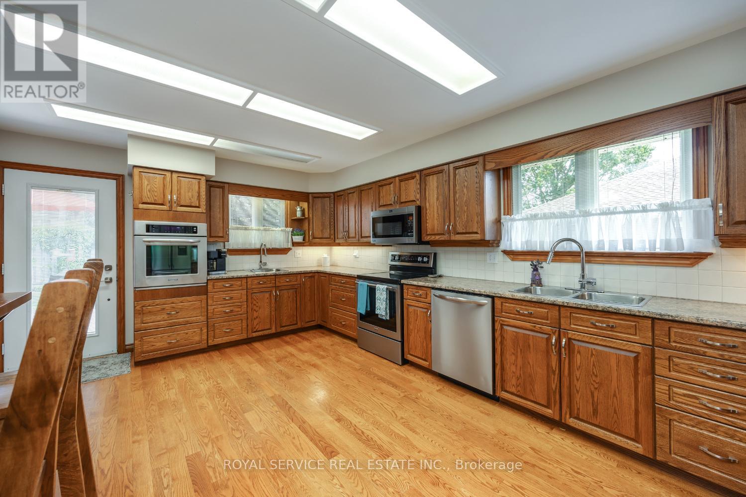 1664 Waddell Avenue, Peterborough West (South), Ontario  K9K 2G8 - Photo 15 - X12336392
