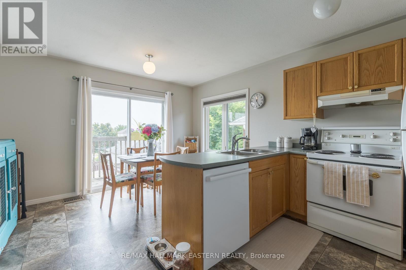 661 Trailview Drive, Peterborough South (East), Ontario  K9J 8P1 - Photo 12 - X12336523