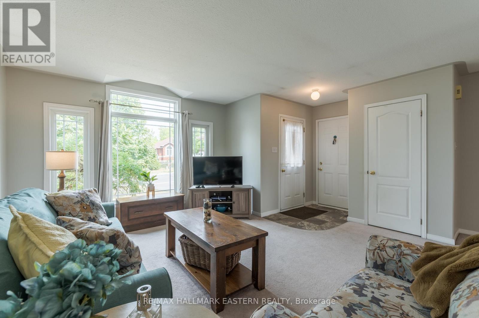 661 Trailview Drive, Peterborough South (East), Ontario  K9J 8P1 - Photo 6 - X12336523