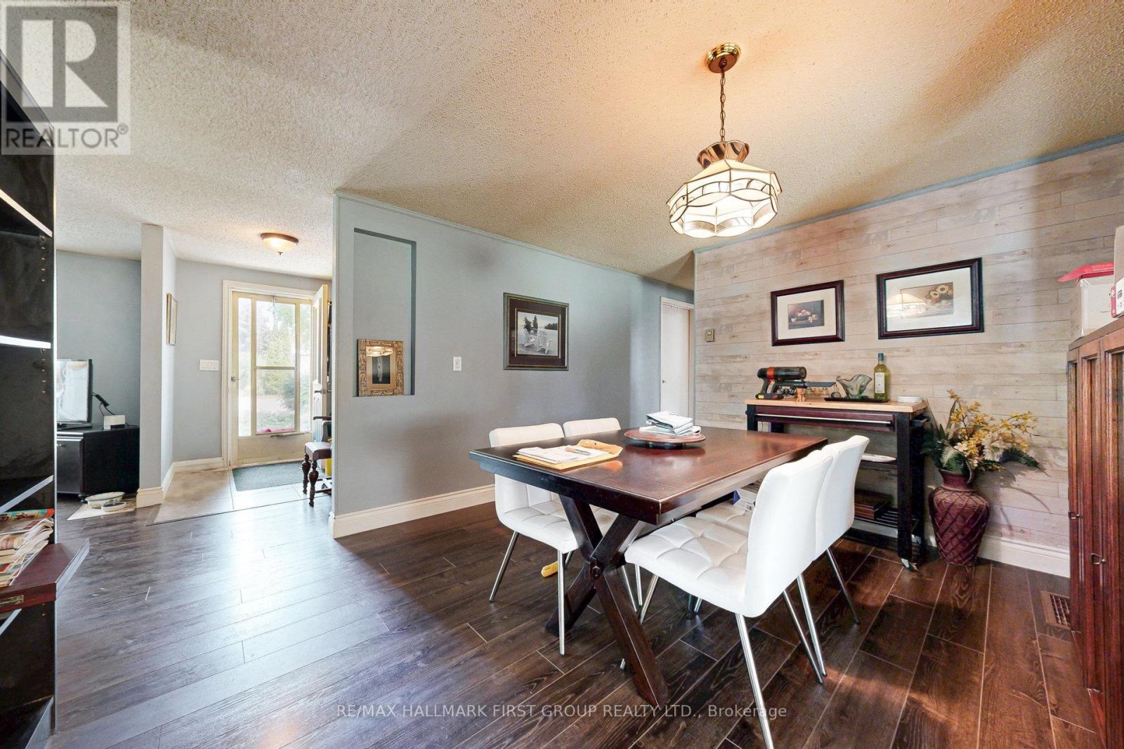 4 Kawartha Road, Clarington (Newcastle), Ontario  L1B 1B9 - Photo 5 - E12336694