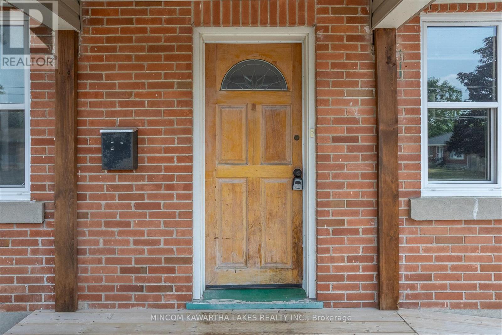 554 Monaghan Road, Peterborough South (West), Ontario  K9J 5H7 - Photo 5 - X12336898