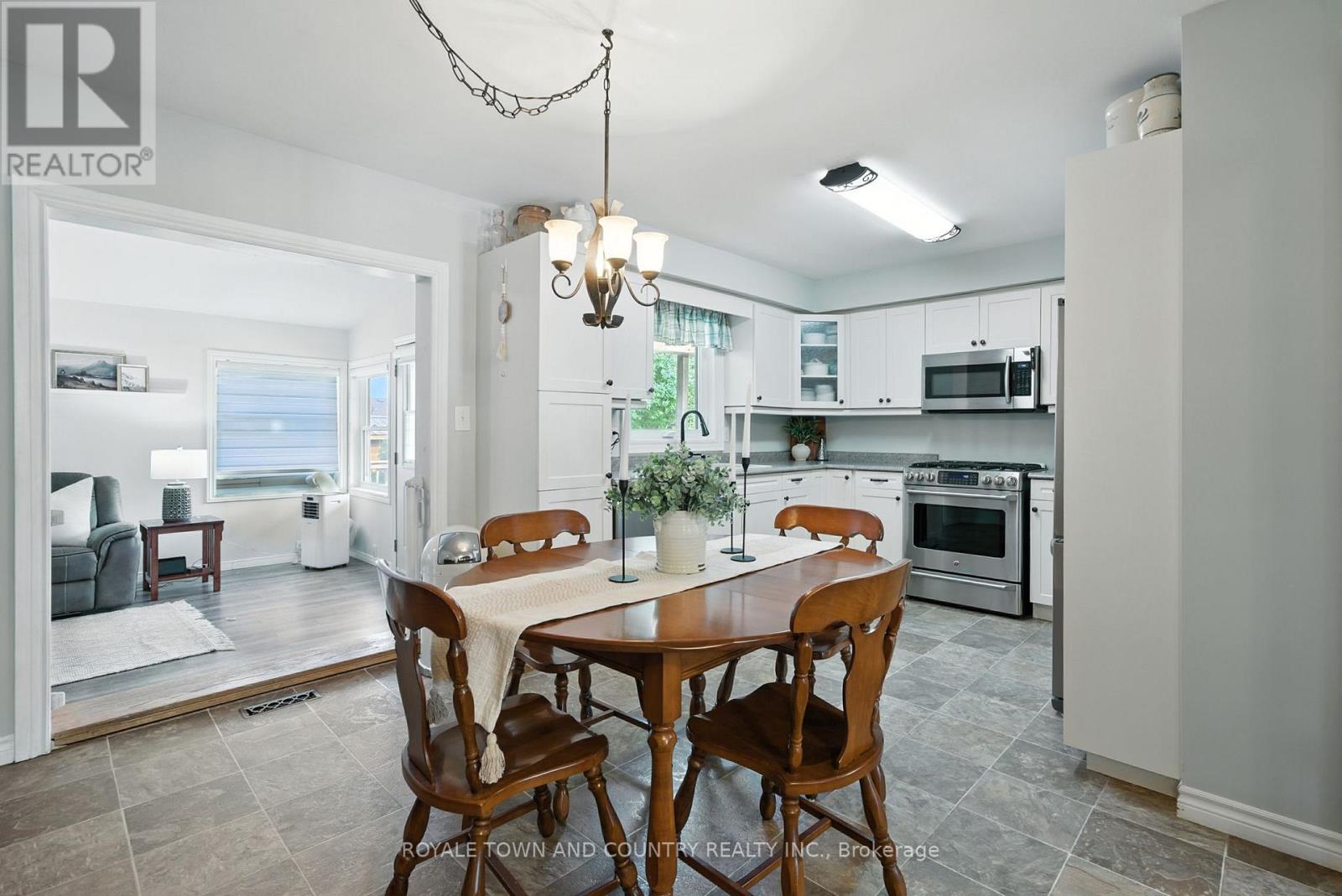 3 Rogers Road, Kawartha Lakes (Lindsay), Ontario  K9V 5L1 - Photo 12 - X12336984