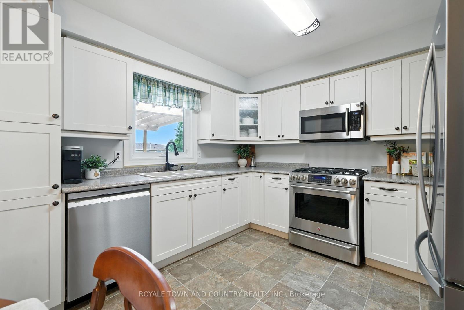 3 Rogers Road, Kawartha Lakes (Lindsay), Ontario  K9V 5L1 - Photo 14 - X12336984