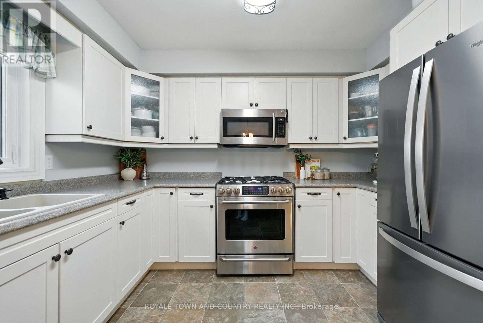 3 Rogers Road, Kawartha Lakes (Lindsay), Ontario  K9V 5L1 - Photo 15 - X12336984