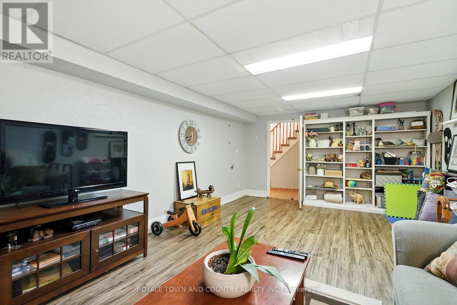 3 Rogers Road, Kawartha Lakes (Lindsay), Ontario  K9V 5L1 - Photo 37 - X12336984