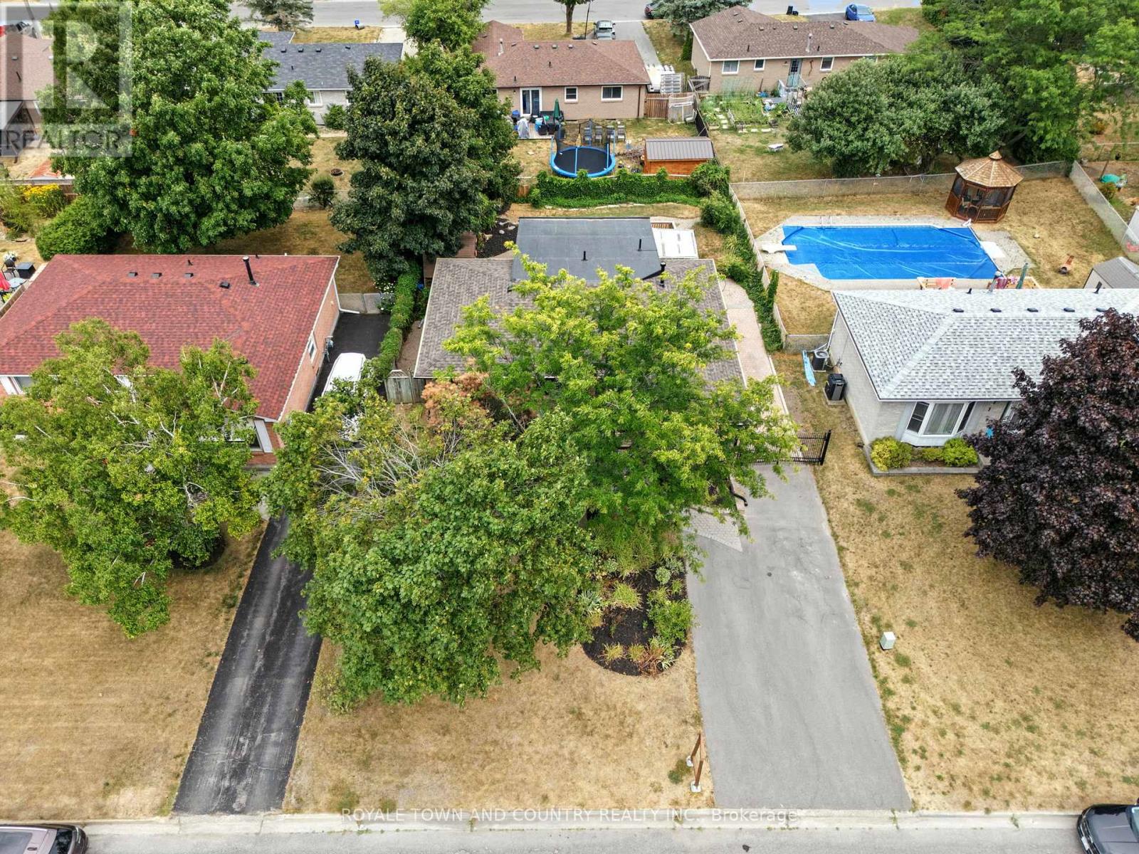 3 Rogers Road, Kawartha Lakes (Lindsay), Ontario  K9V 5L1 - Photo 4 - X12336984