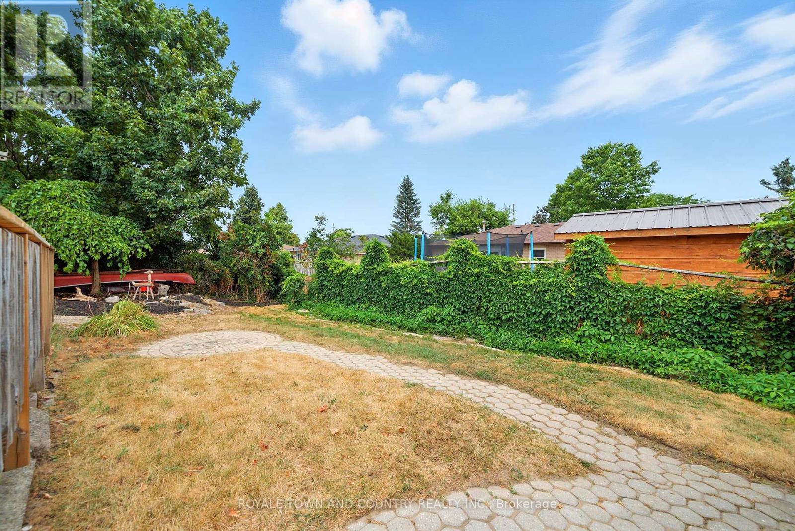 3 Rogers Road, Kawartha Lakes (Lindsay), Ontario  K9V 5L1 - Photo 40 - X12336984