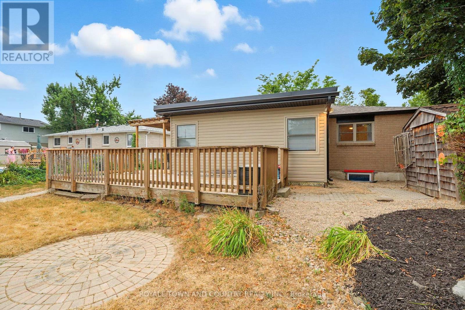 3 Rogers Road, Kawartha Lakes (Lindsay), Ontario  K9V 5L1 - Photo 42 - X12336984