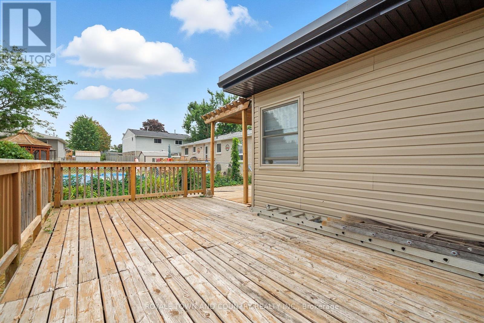 3 Rogers Road, Kawartha Lakes (Lindsay), Ontario  K9V 5L1 - Photo 46 - X12336984