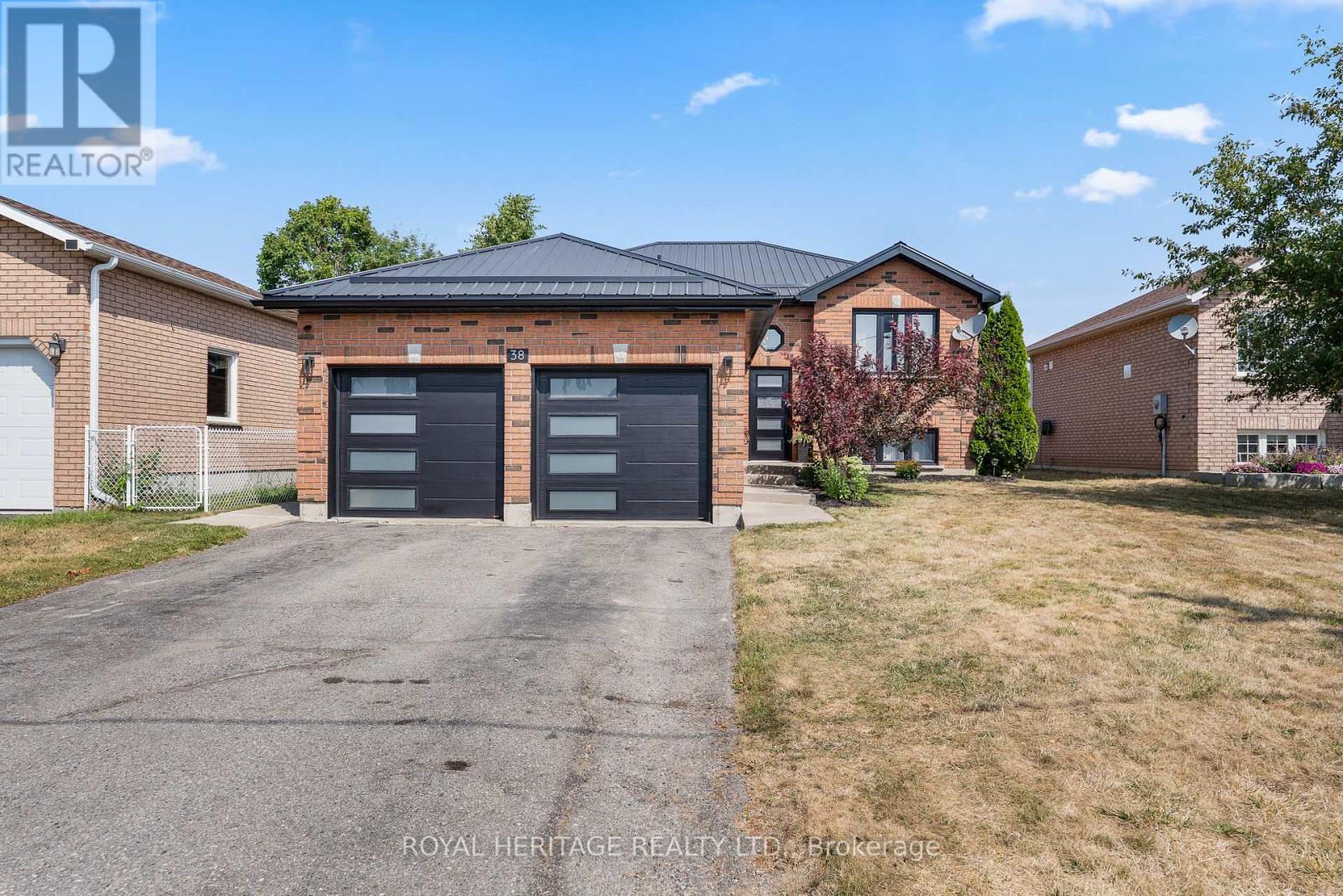38 Mcgibbon Boulevard, Kawartha Lakes (Lindsay), Ontario  K9V 6G4 - Photo 2 - X12337122