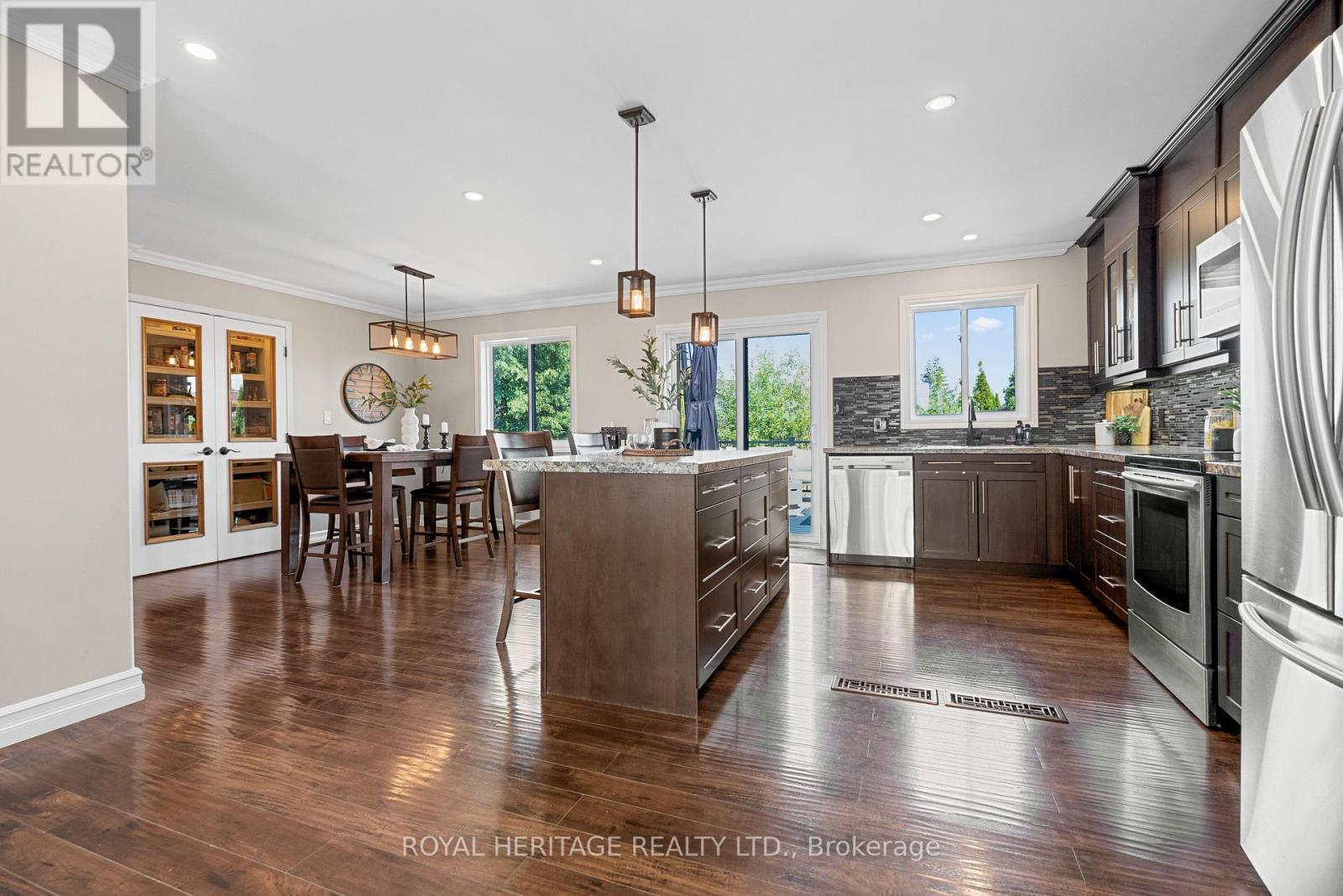 38 Mcgibbon Boulevard, Kawartha Lakes (Lindsay), Ontario  K9V 6G4 - Photo 4 - X12337122