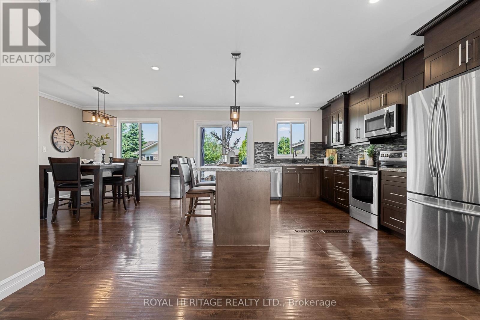 38 Mcgibbon Boulevard, Kawartha Lakes (Lindsay), Ontario  K9V 6G4 - Photo 5 - X12337122