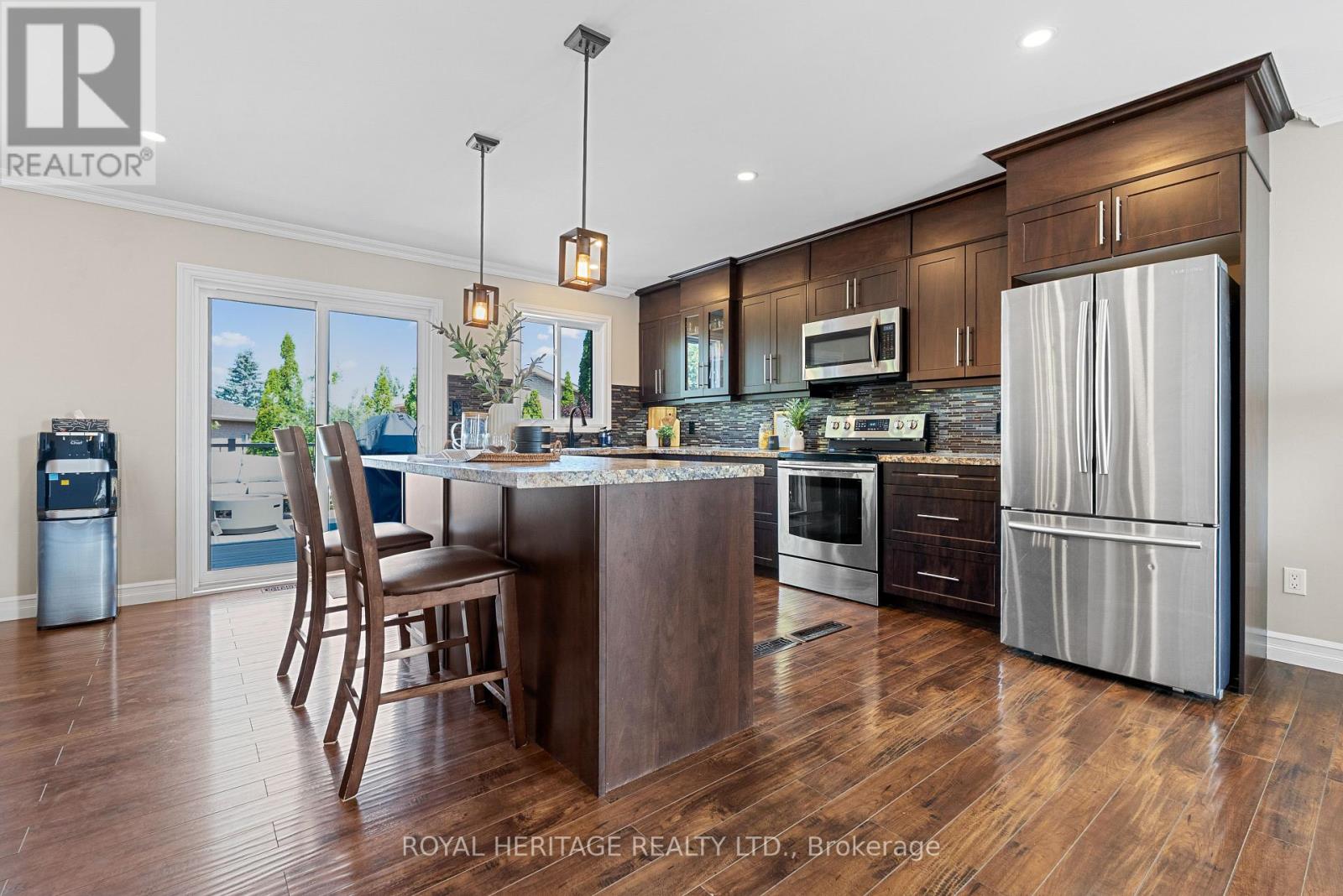 38 Mcgibbon Boulevard, Kawartha Lakes (Lindsay), Ontario  K9V 6G4 - Photo 6 - X12337122