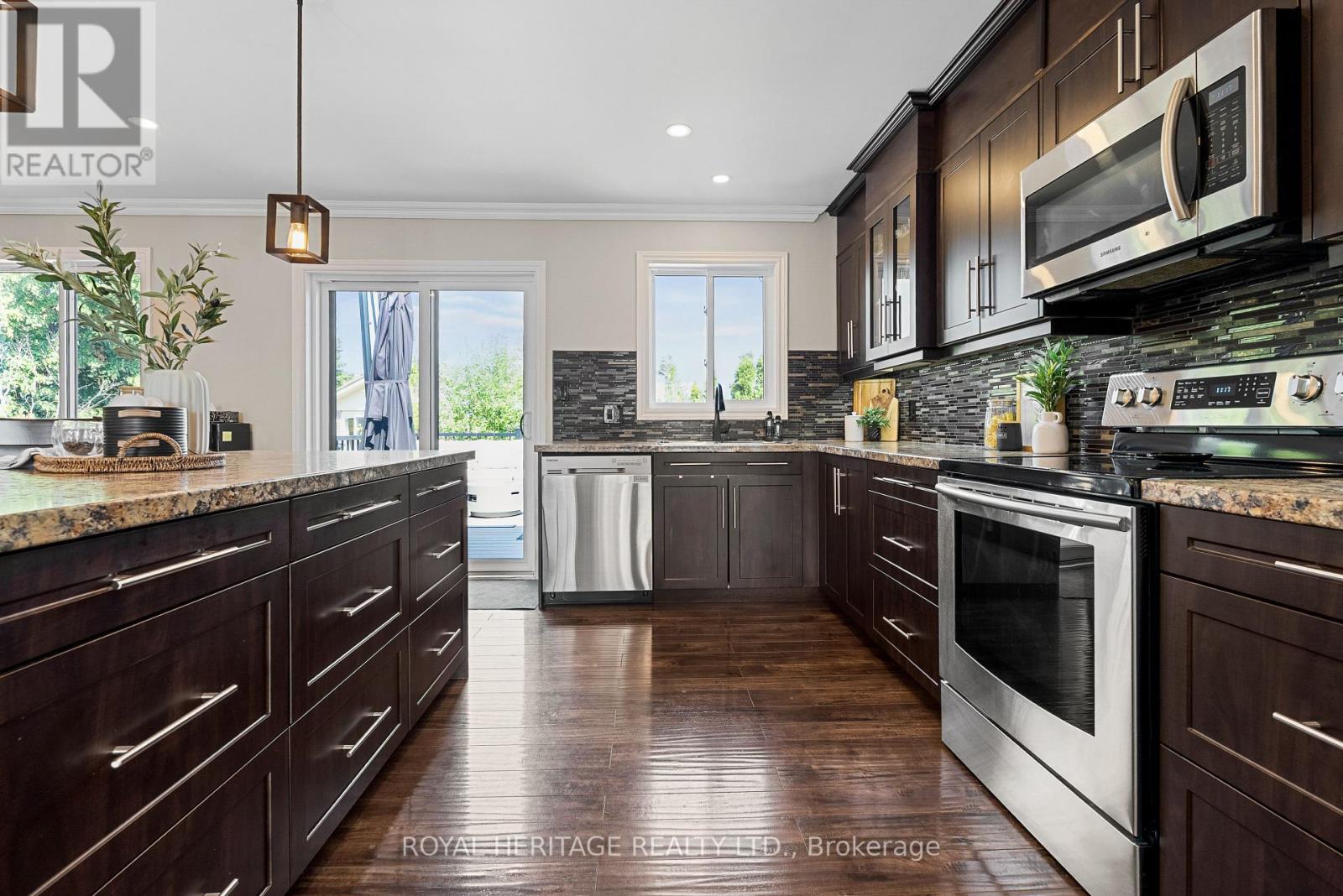 38 Mcgibbon Boulevard, Kawartha Lakes (Lindsay), Ontario  K9V 6G4 - Photo 7 - X12337122