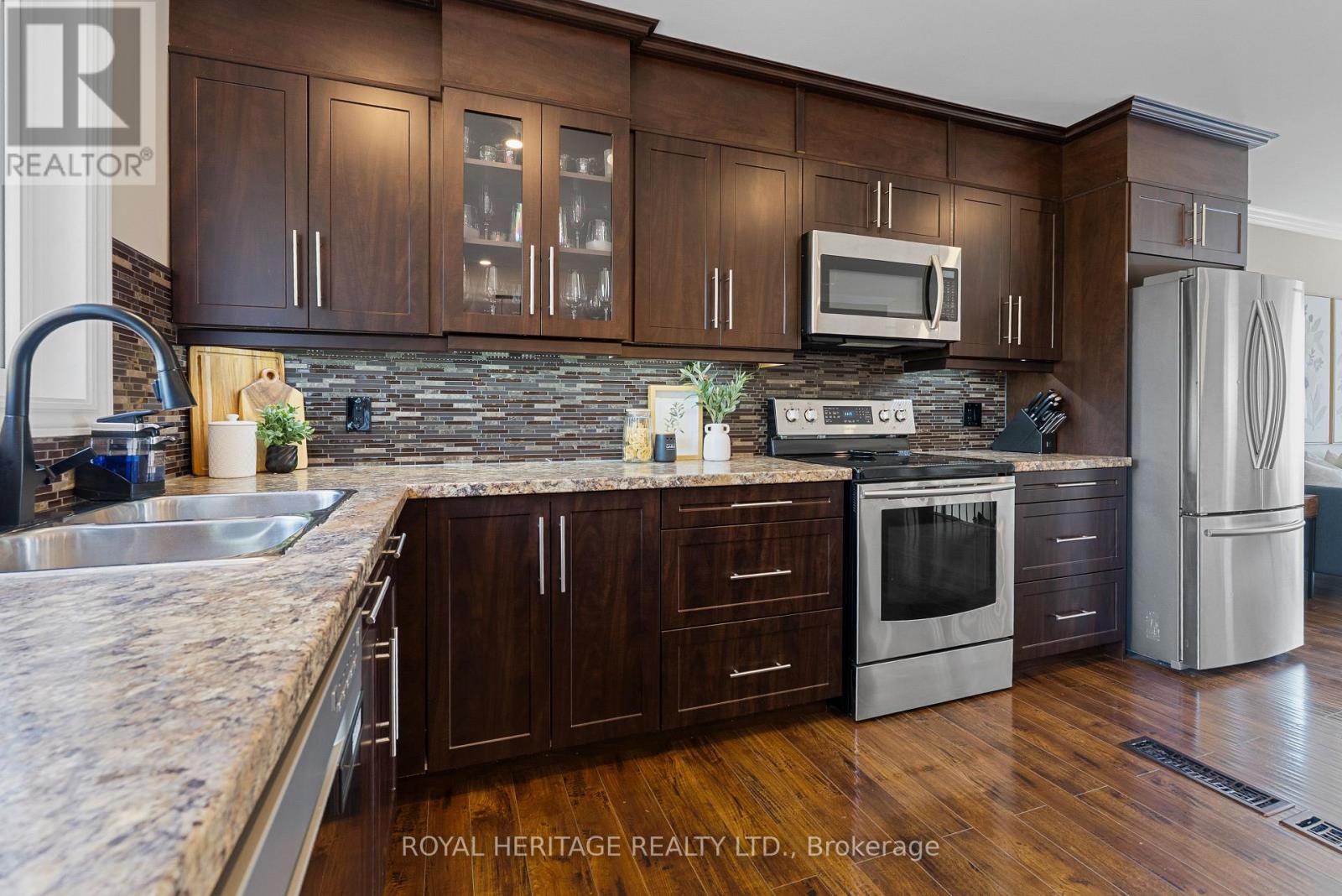 38 Mcgibbon Boulevard, Kawartha Lakes (Lindsay), Ontario  K9V 6G4 - Photo 8 - X12337122